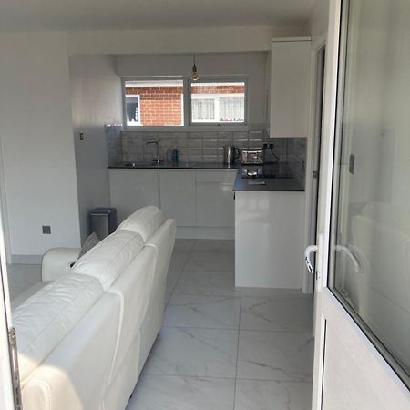 2 Bed Chalet Romney Sands Greatstone Kültér fotó