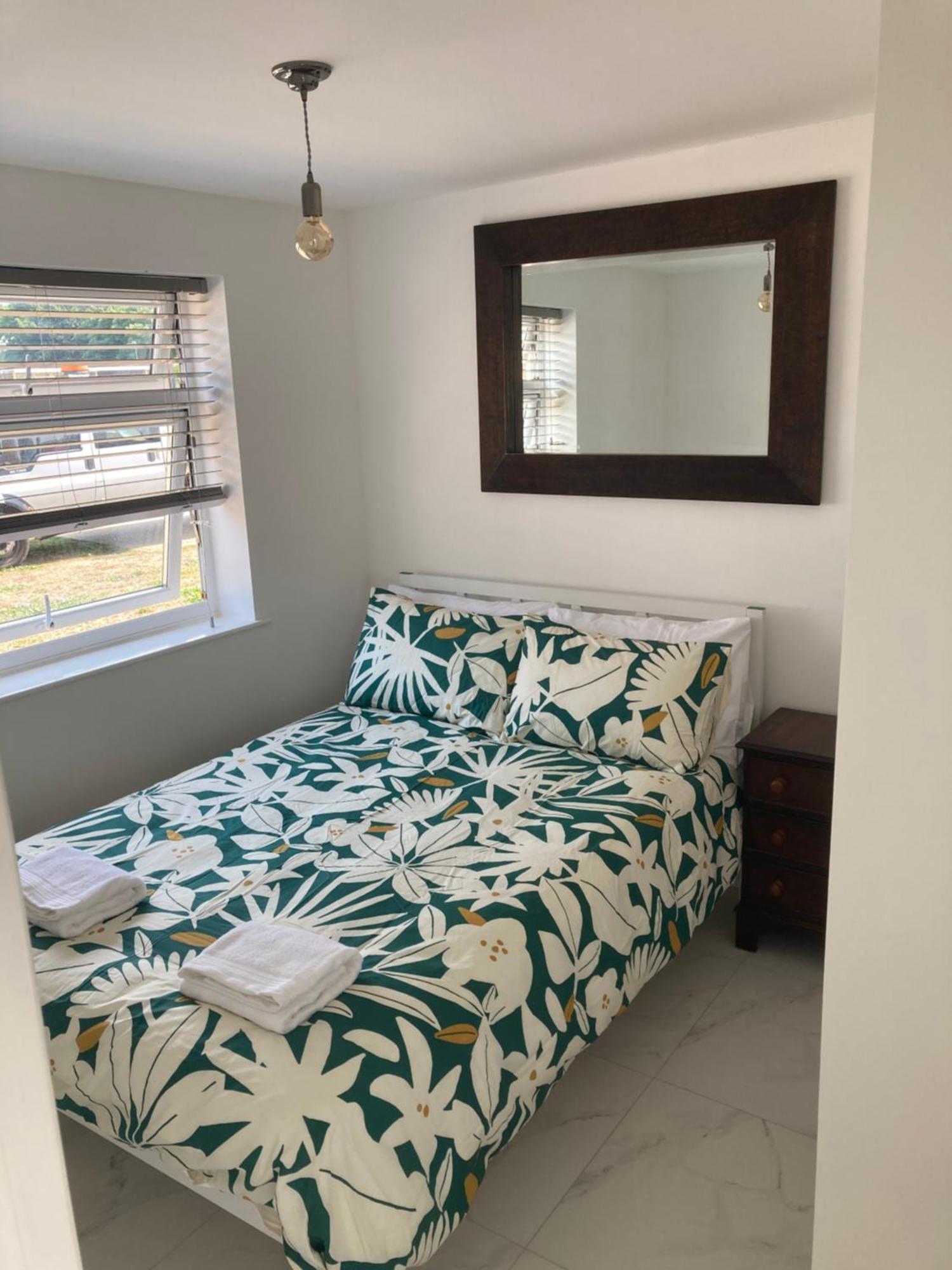 2 Bed Chalet Romney Sands Greatstone Kültér fotó